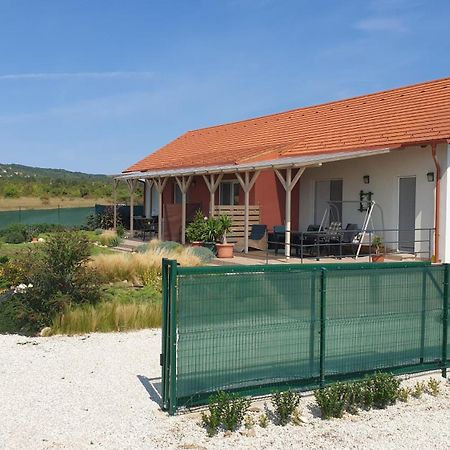 Buzavirag Apartmanhaz Balatonakali Extérieur photo