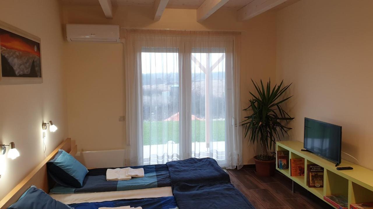 Buzavirag Apartmanhaz Balatonakali Extérieur photo