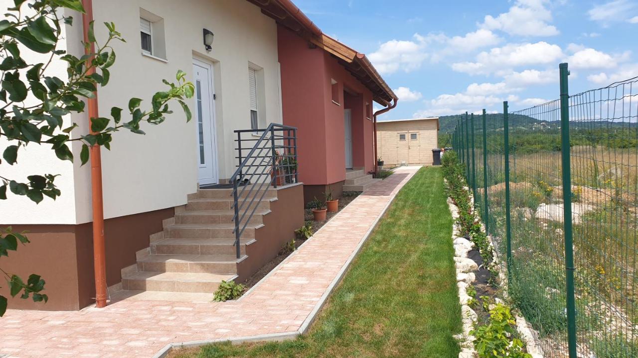 Buzavirag Apartmanhaz Balatonakali Extérieur photo