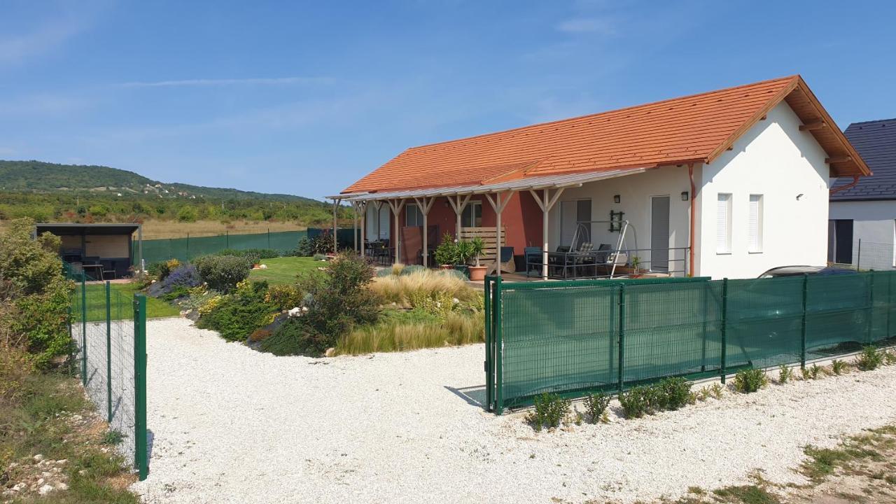 Buzavirag Apartmanhaz Balatonakali Extérieur photo